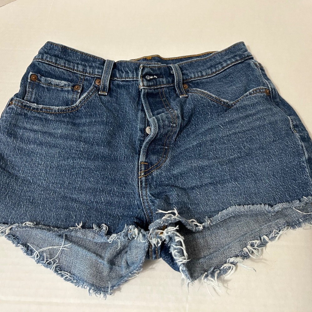 Levi women's jean shorts button up size 28